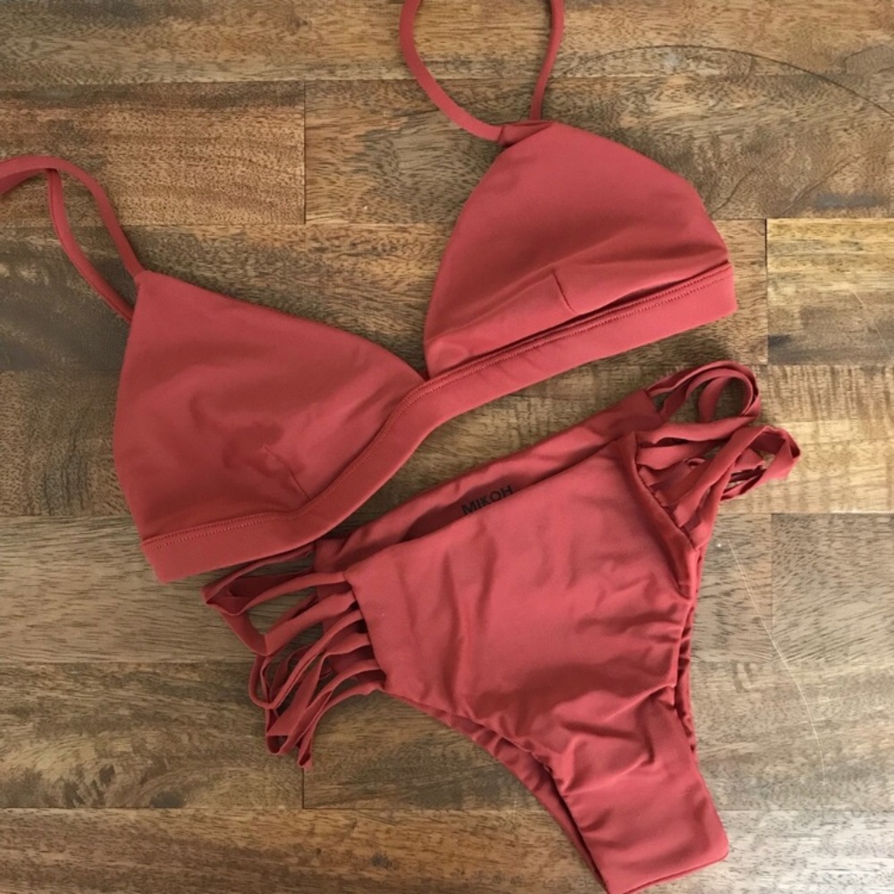 Mikoh Set • Belize top • Lanai bottom